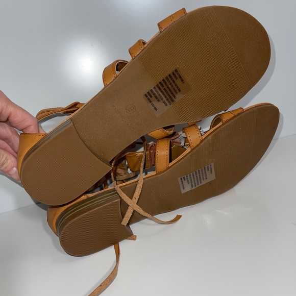 mark. Vegan leather tassel gladiator sandals NWOT size 8 - Picture 7 of 7